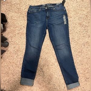 Mossimo women’s jeans. Mid rise curvy skinny. Size 16L (33).